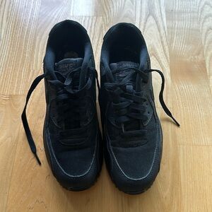 Black Nike AirMax size 6Y generally good condition. All wear is as pictured.